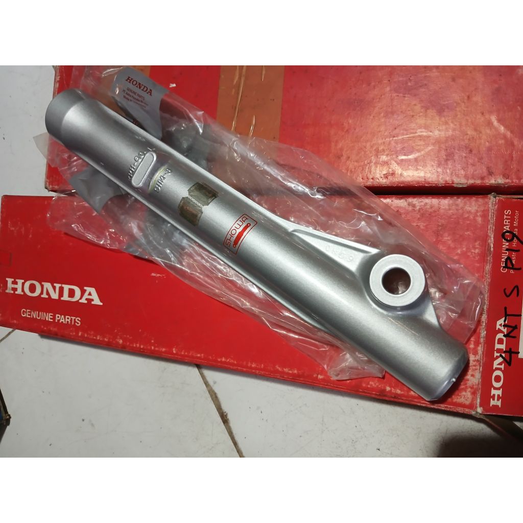 51520 KPH 881 BOTTOM SHOCK DEPAN KARISMA 125 KIRI TROMOL ORIGINAL AHM