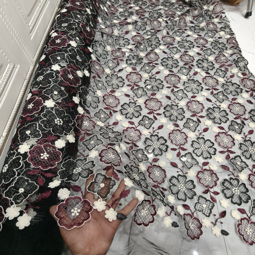 Kain tile bordir sakura kebaya barang antik, mewah, kain tile bordir ( harga tertera 1/2m )