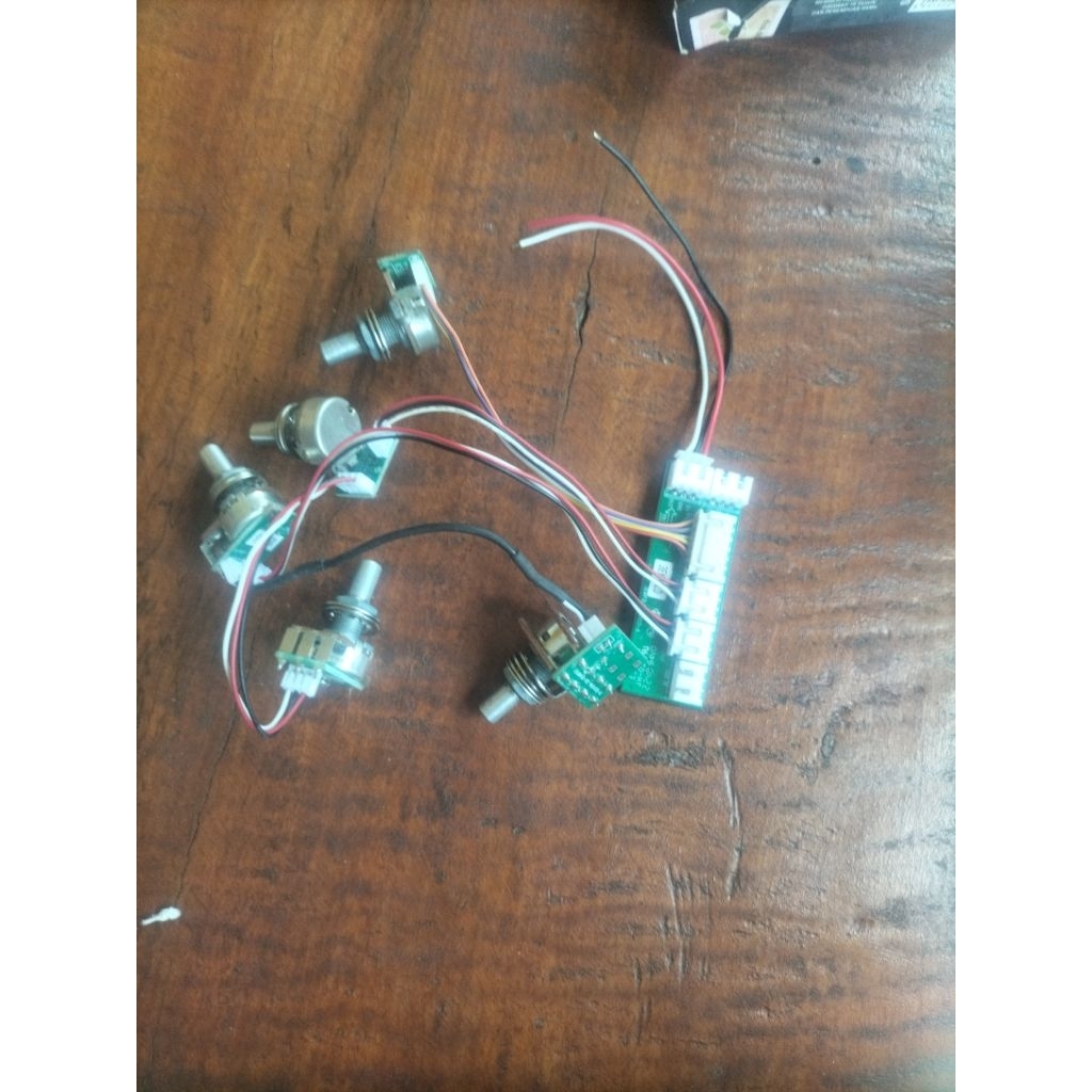 Ibanez BEQ3+2 dengan Preamp Aktif Bass 4 potesio