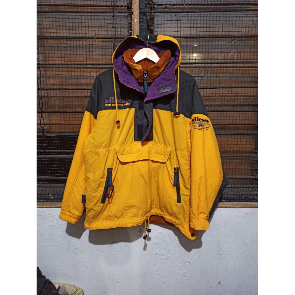 Jaket outdoor ellesse