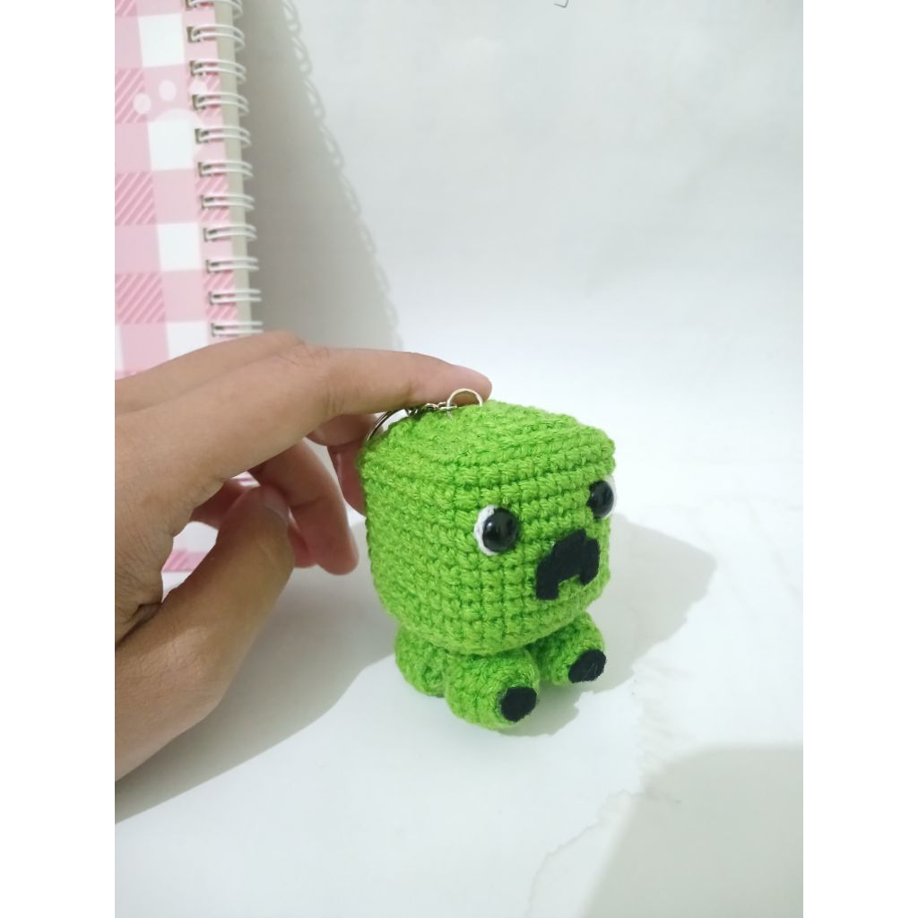 Minecraft rajut creeper keychain / Gantungan kunci minecraft creeper