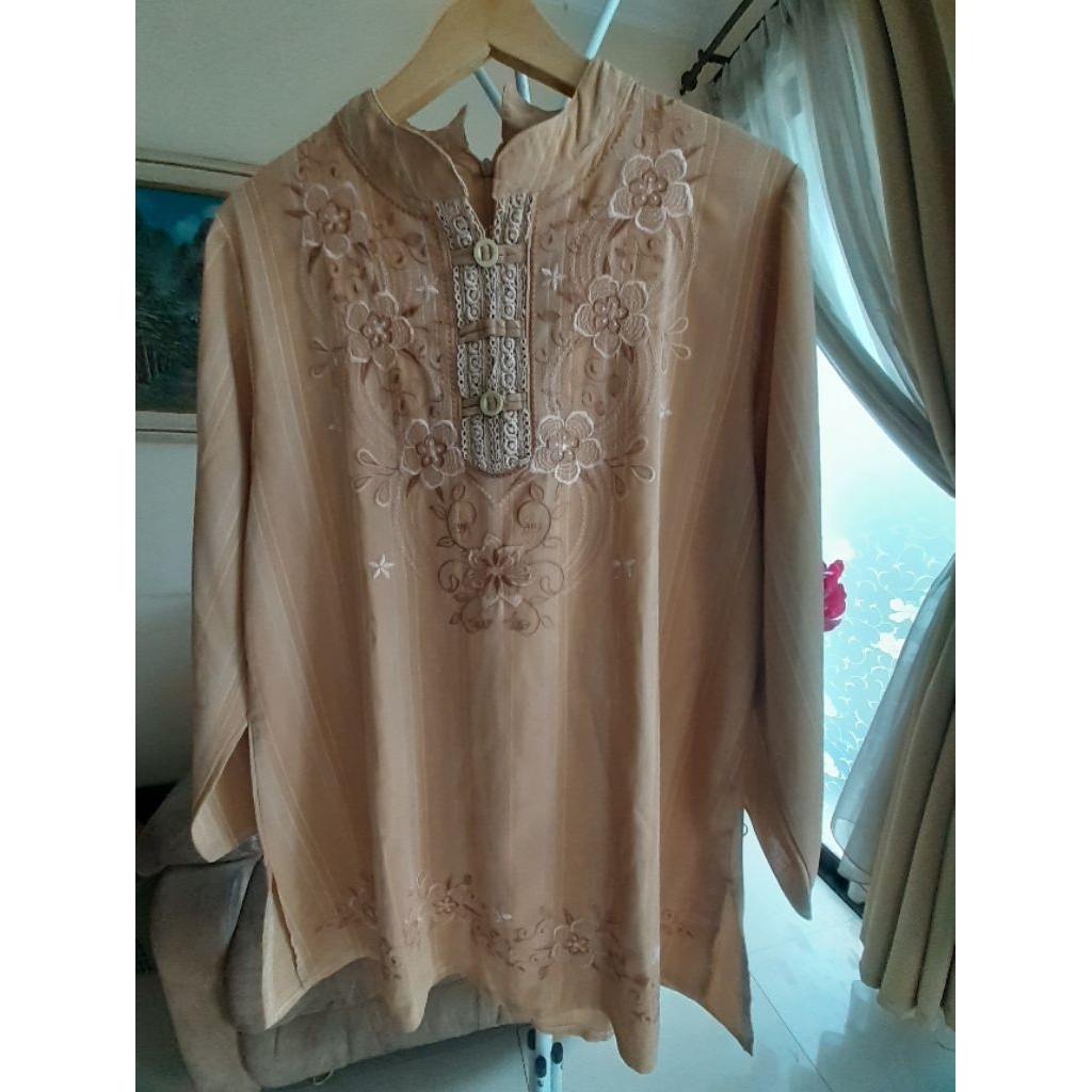 Baju Atasan Wanita Motif Bordir Preloved Second Branded ' IMEL ' ( LD 110 P  77 )