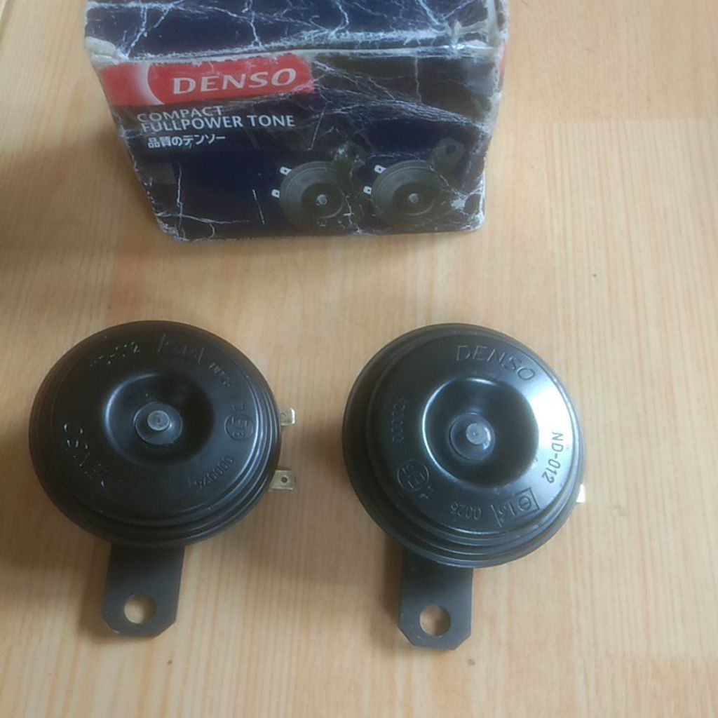 Klakson mobil merk Denso 24 volt