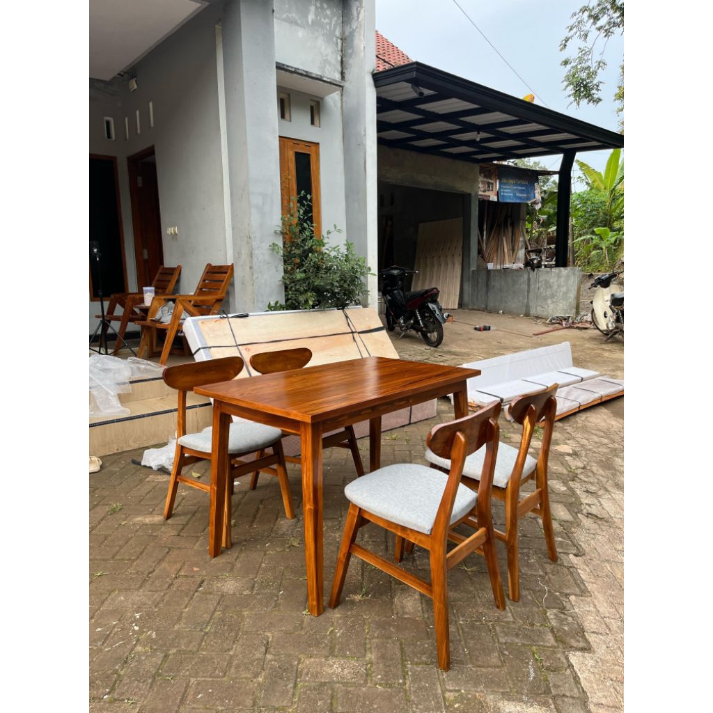 meja makan // kursi makan // meja makan jati // meja kursi makan busa