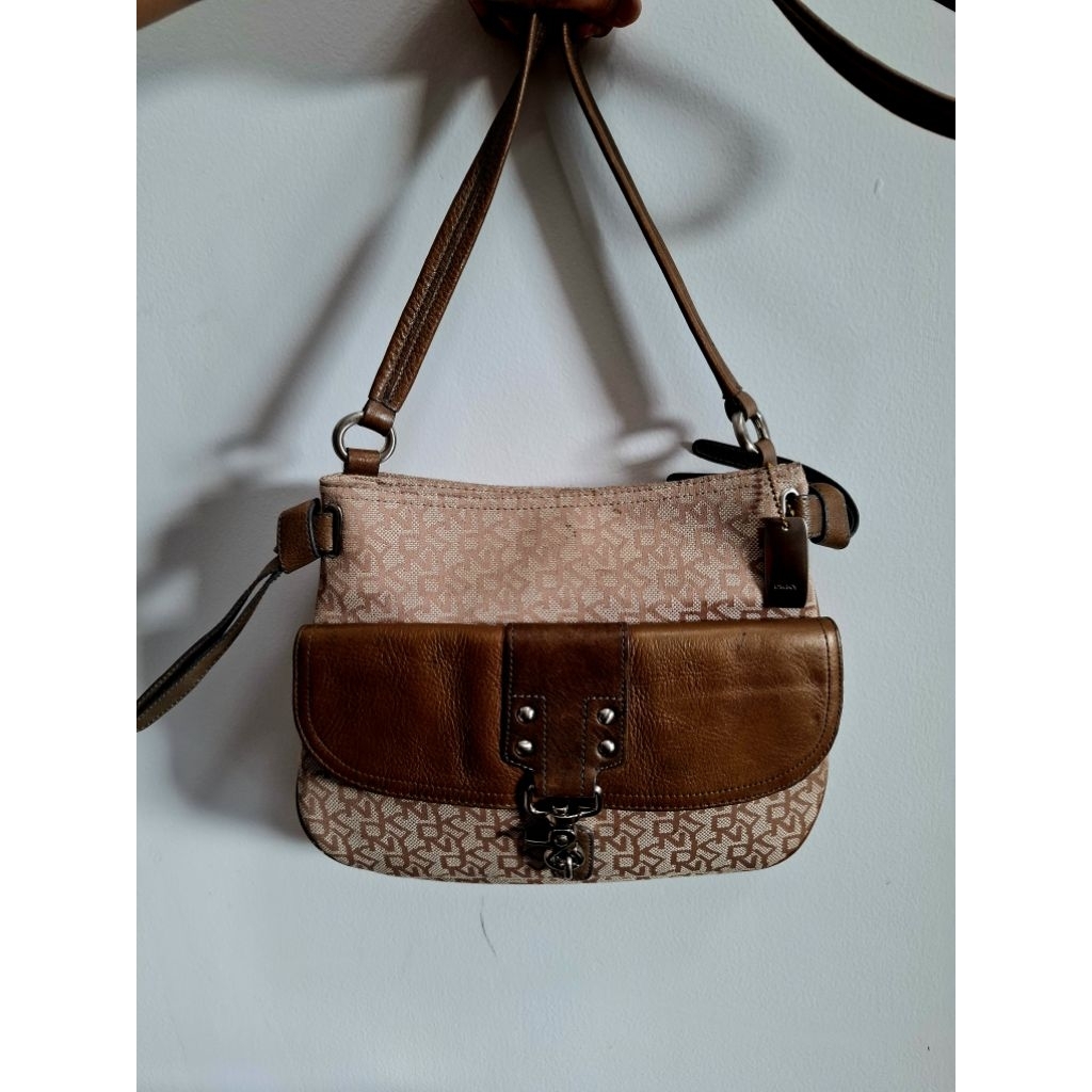 Preloved Sling bag DKNY