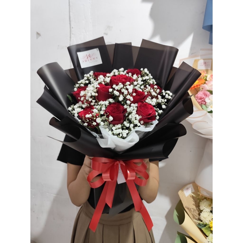 BOUQUET MAWAR + BABY BREATH/BUCKET BUNGA ASLI SURABAYA