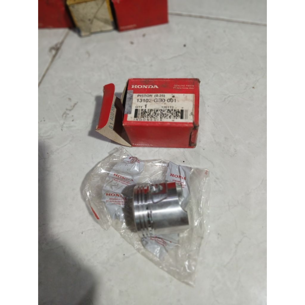 13102 - GB0 - 001 PISTON HONDA C700 ovs 25 ORIGINAL BARU AHM