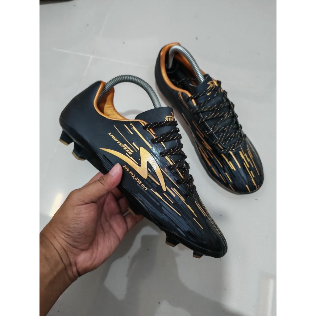 sepatu bola second / bekas