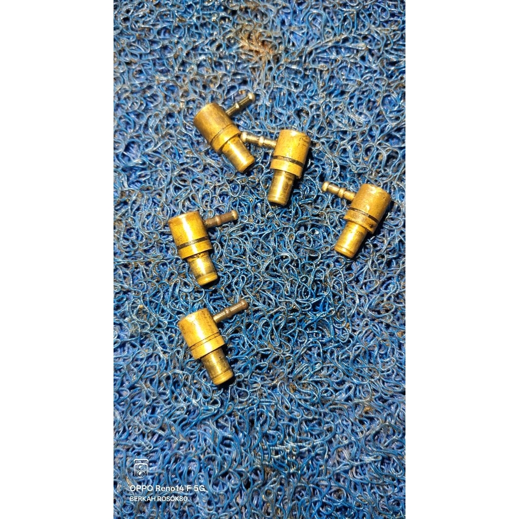 nepel nippel neppel selang oli samping nepel oli krengkes Suzuki rc ,bravo, crystal, tornado , Suzuk