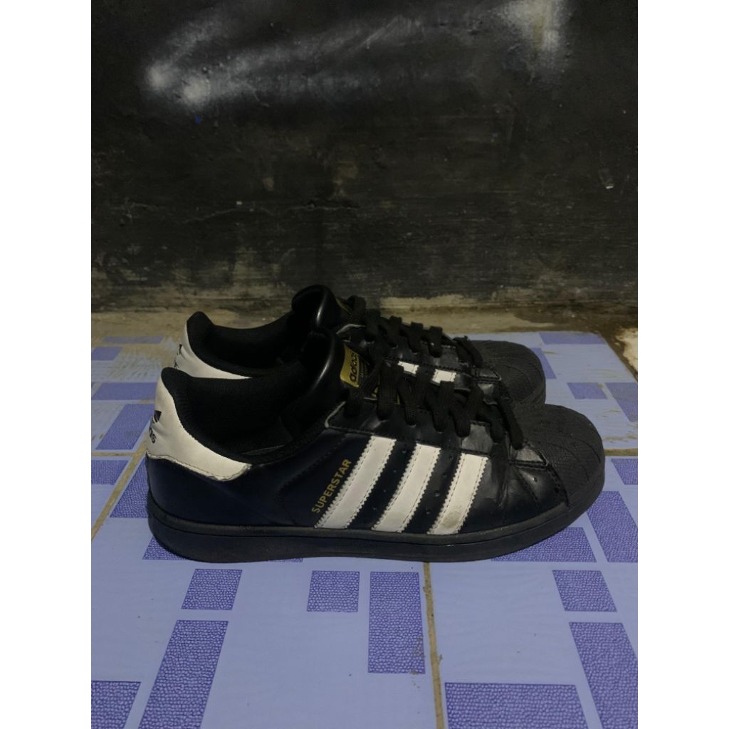 Adidas Superstar black