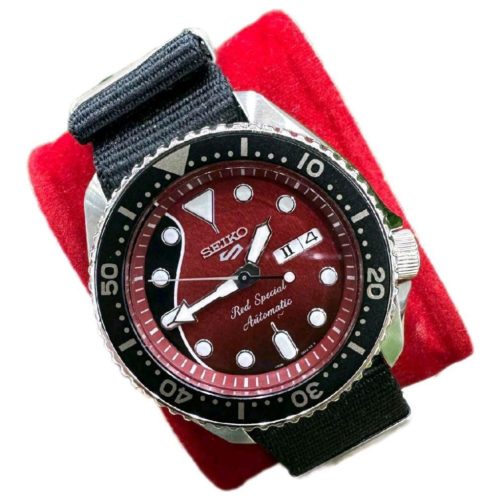 Seiko 5 sports Brian May Limited edition Red Dial Original