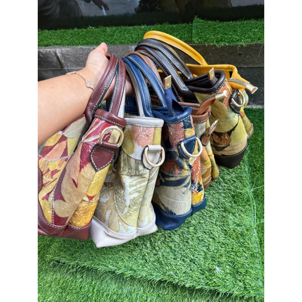 TAS KULIT WANITA SLEMPANG MODEL TETENG ECOPRINT-TOKO SYAGITA KULIT ASLI