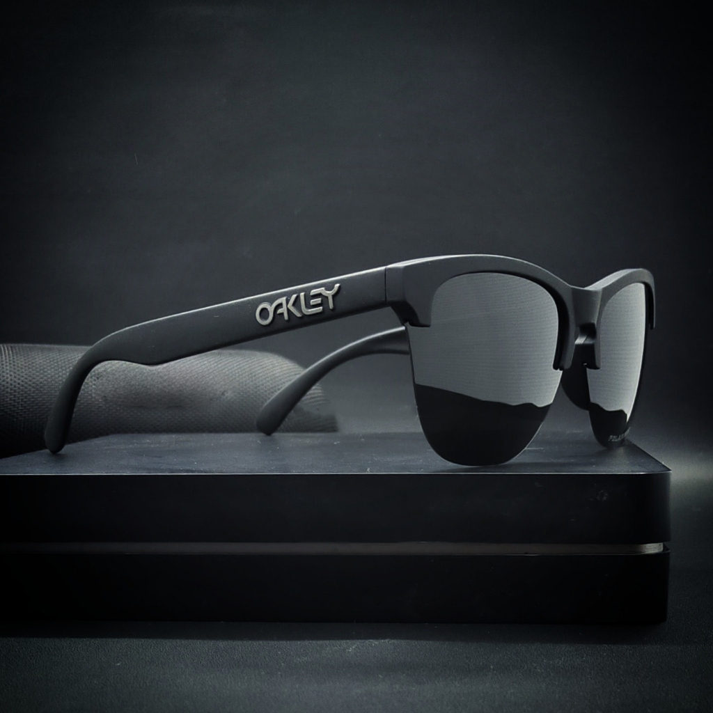 KACAMATA HITAM KECE OAKLEY 9374
