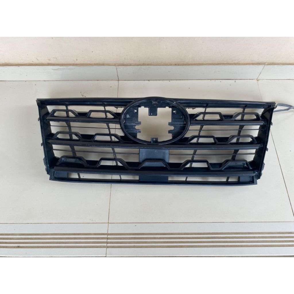 Gril grill lambang depan Toyota Fortuner 2021 2023 original