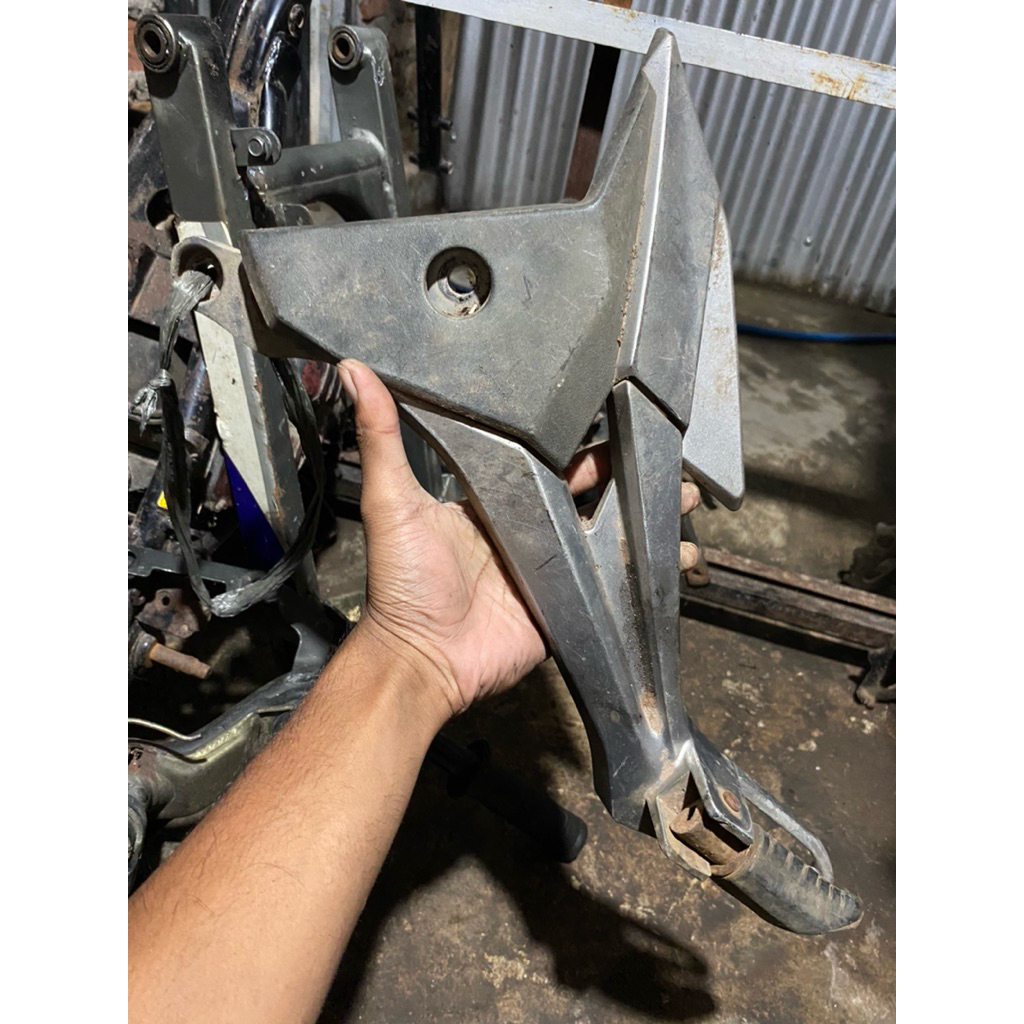 Footstep Postep belakang kiri Supra x 125 fi original