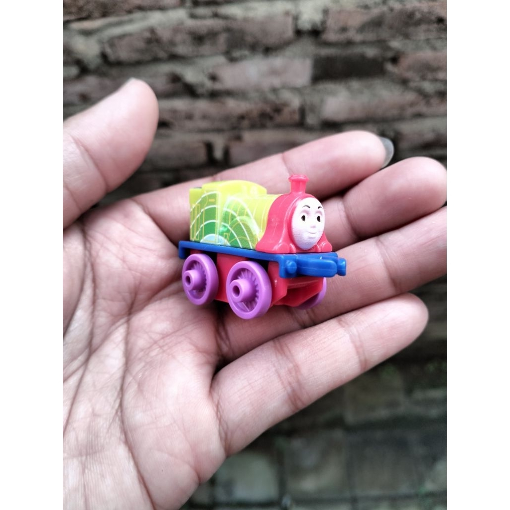 mainan Thomas and Friends minis rainbow emily