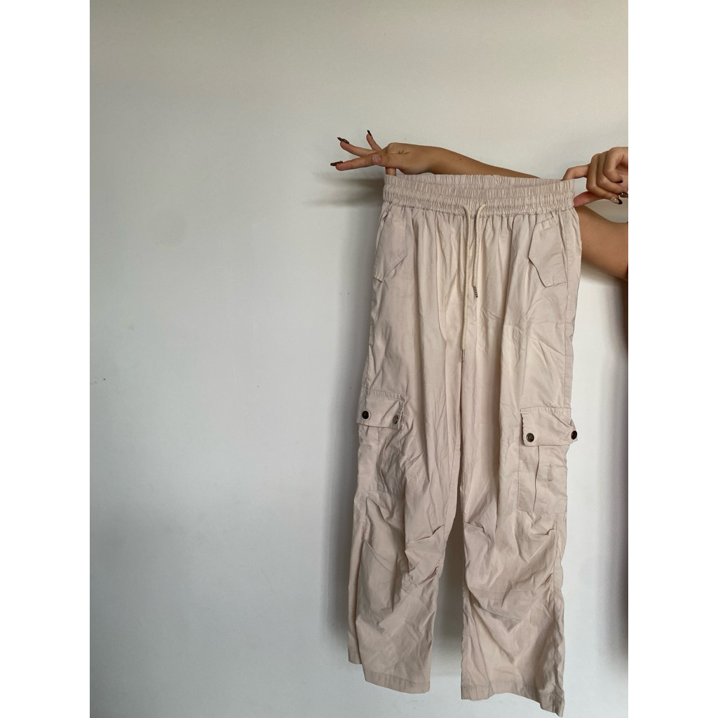 preloved celana cargo cream wanita