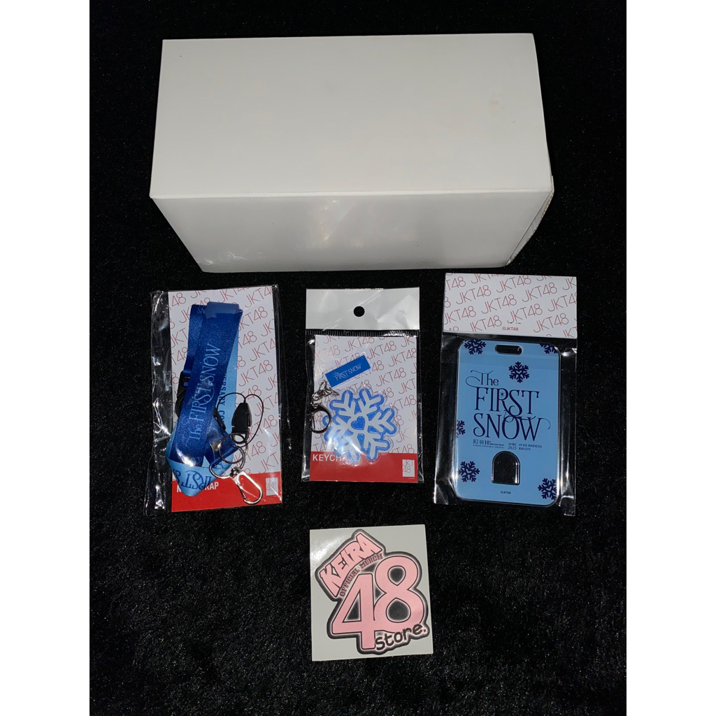 MERCHANDISE FIRST SNOW JKT48