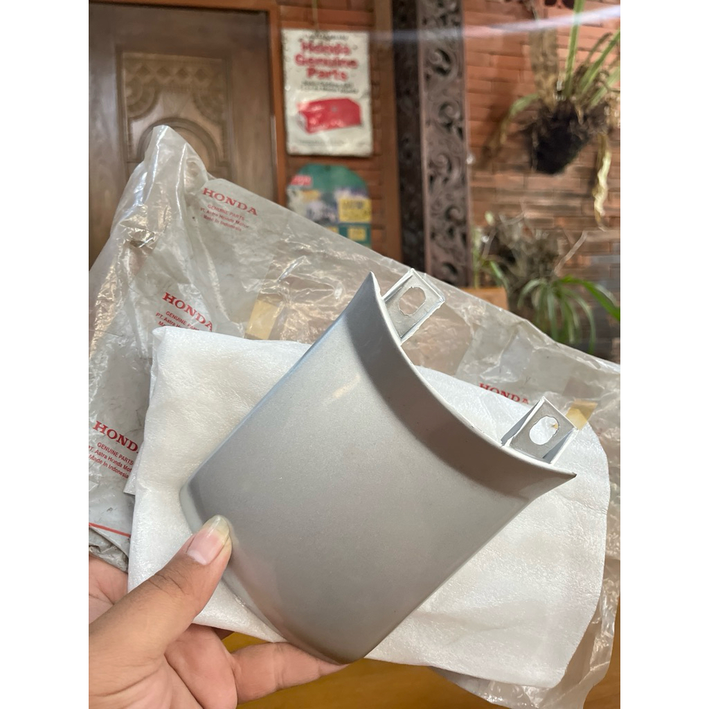 Covertail Sambungan Body Belakang Supra X 100 Supra XX Supra V Supra Fit lama Original AHM 83510-KEV