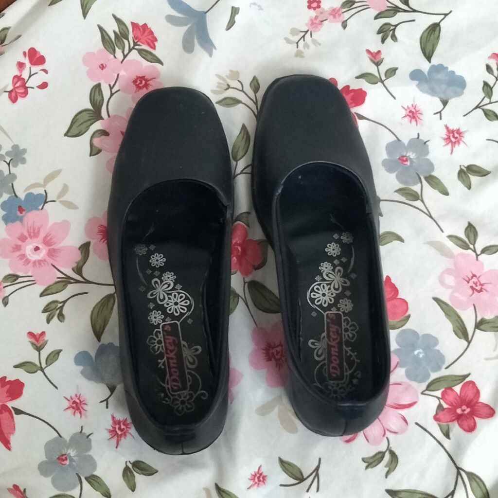 sepatu pantofel donkey ukuran 37