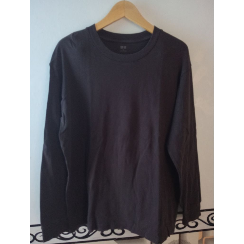 kaos longsleeve UNIQLO ukuran XL