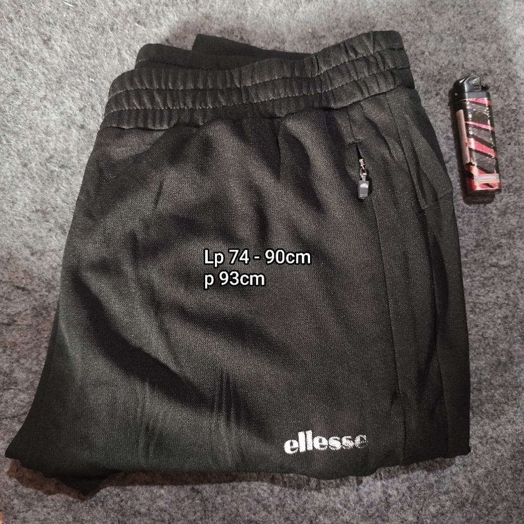 celana Ellesse olahraga