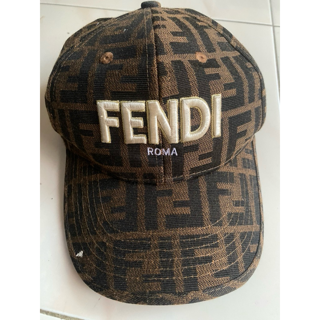 Topi Fendi