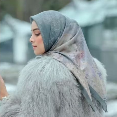 New ButtonScarves Frozen Voal Square - Quarry