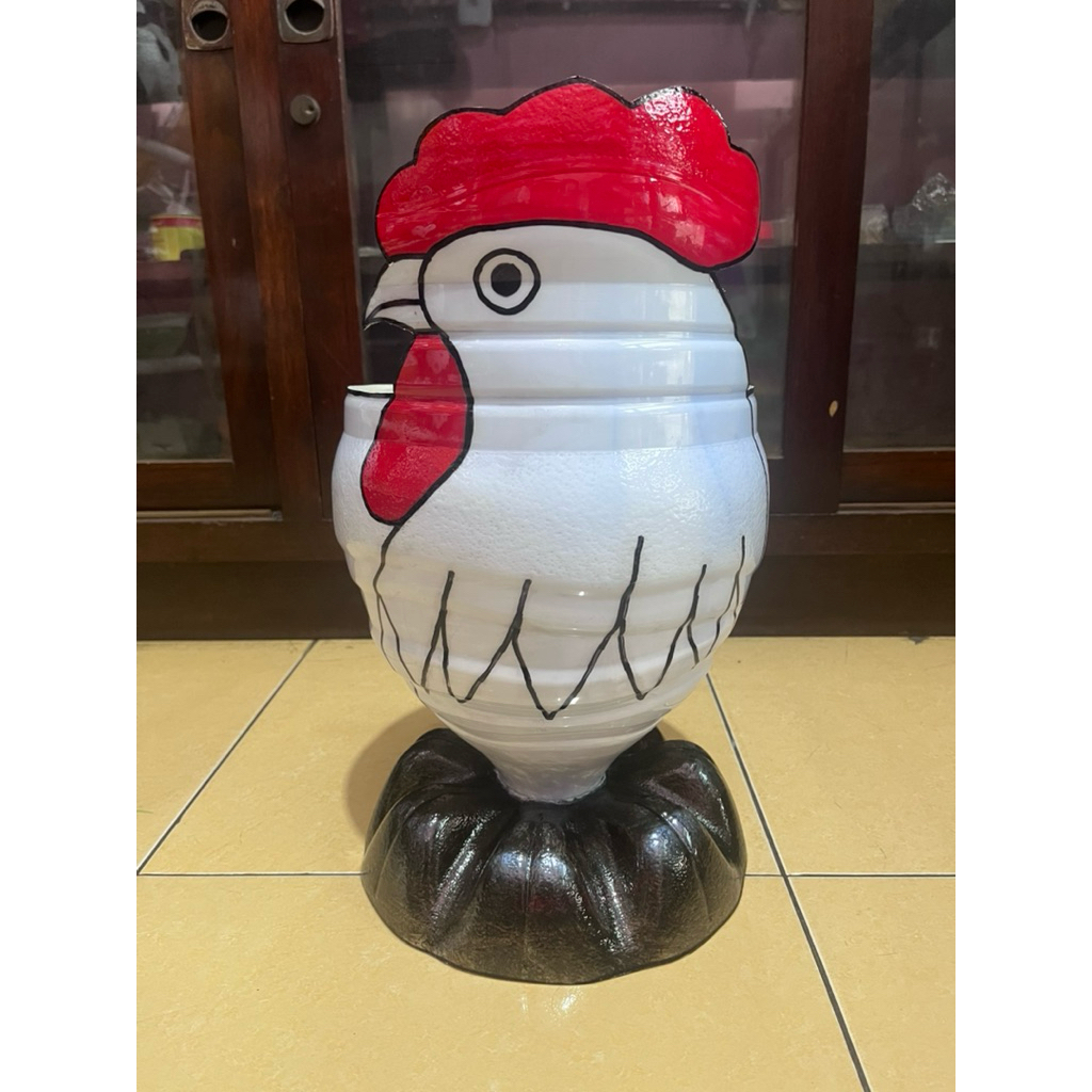 Pot Tanaman Unik dari Galon Bekas Le Mineral 15L Karakter Ayam Jago