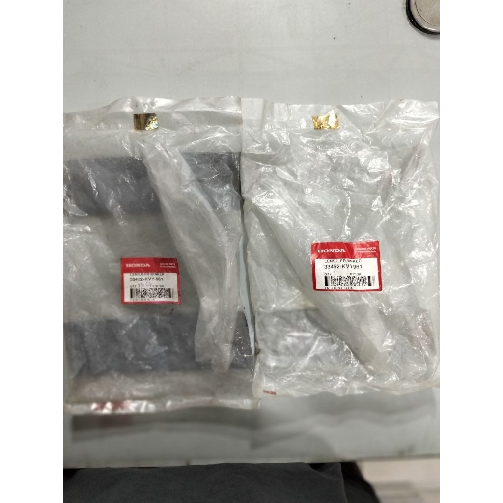 Mika sen depan kanan dan kiri untuk motor Beat carbu number part 33402KVY961 & 33452KVY961