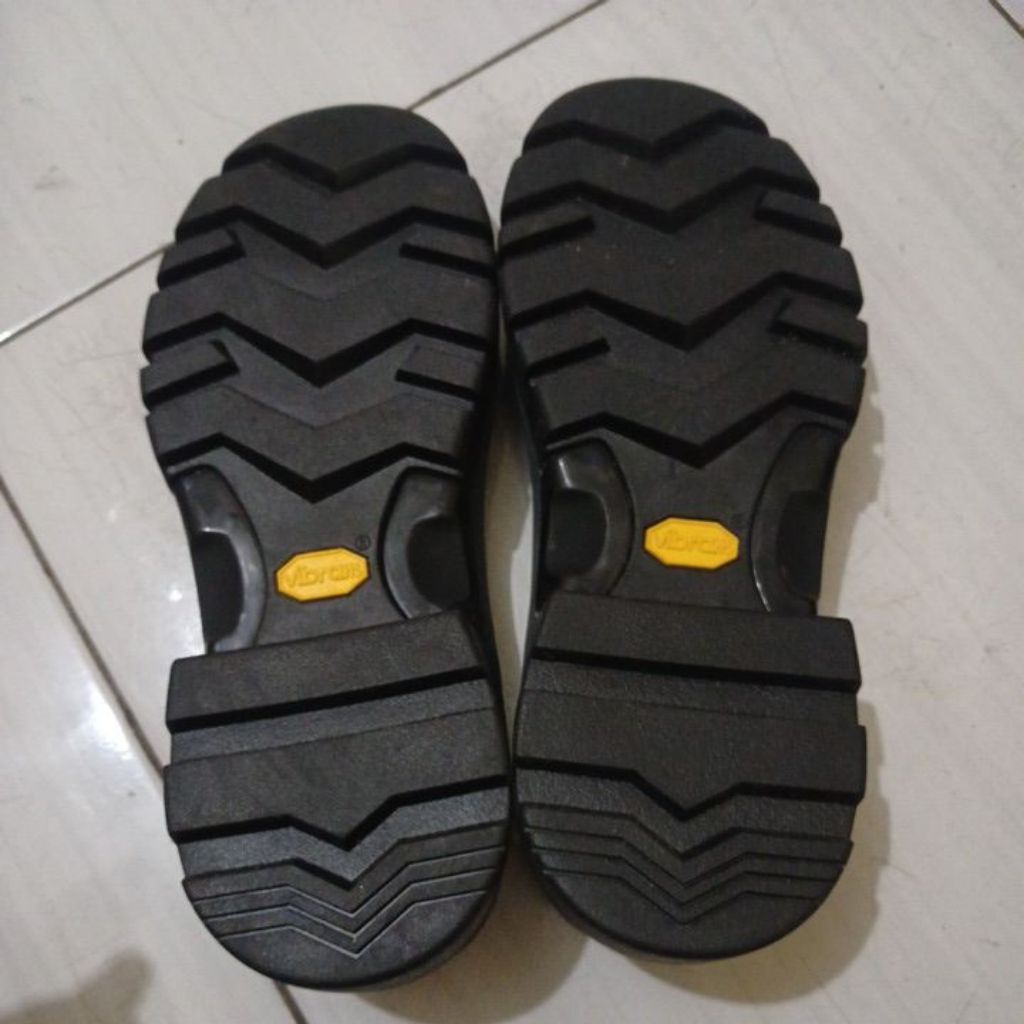 Tapak sepatu / Outsole vibram