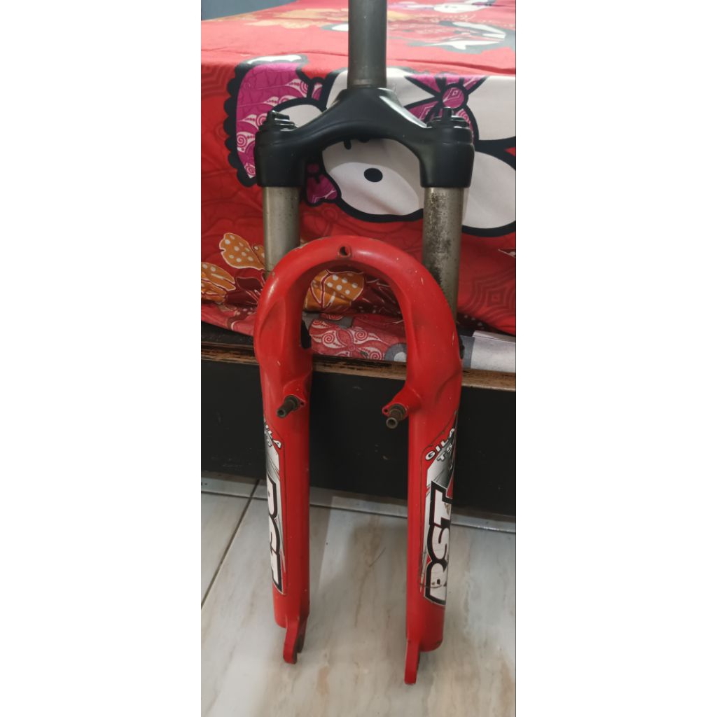 fork rst gila T5 tavel 100mm bs v brake dan discbrake