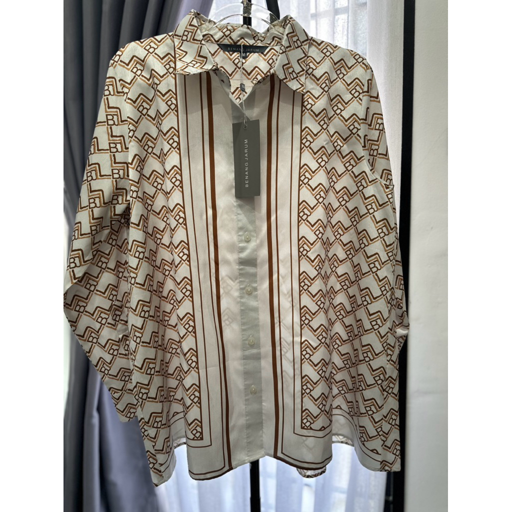 Amona Basic Shirt Benang Jarum New size M Bundling chain dsak dan blazer vivi zubedi new. dpt 3 pcs 