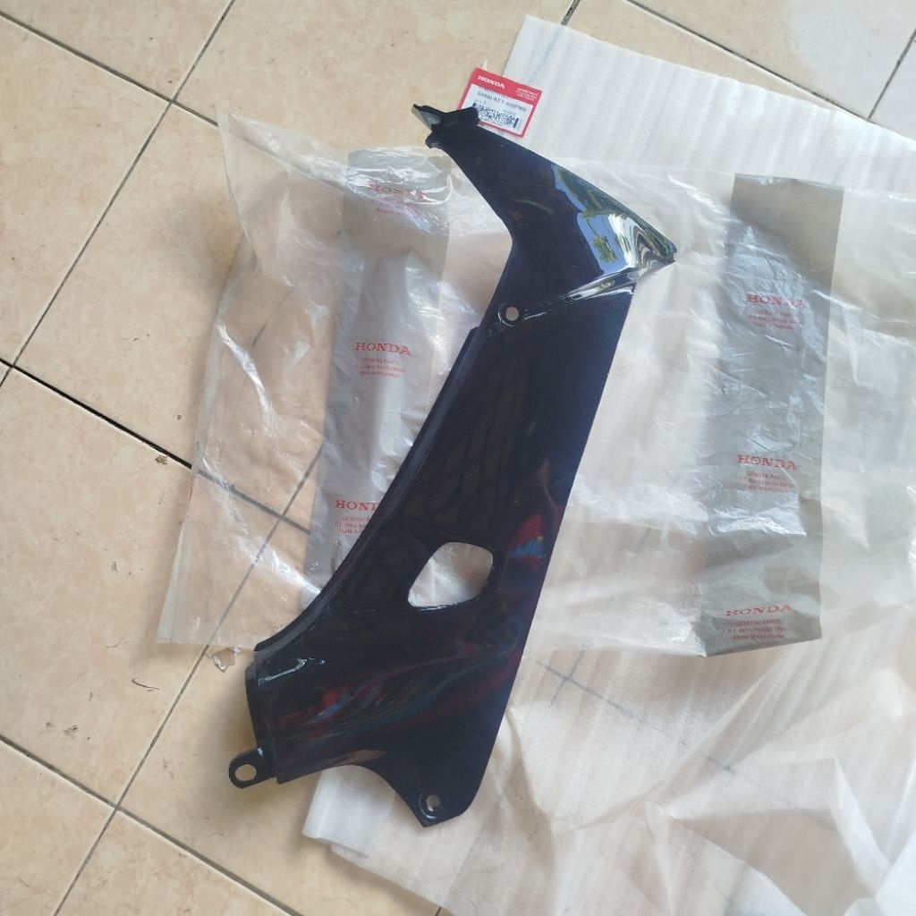 Legshield Sayap Dalam Kanan Honda Supra X Lama Original AHM 64400-KEV-880FMB