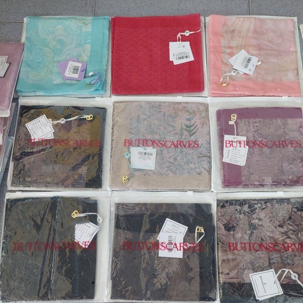 WAREHOUSE SALE AS IS ITEM VOAL BY BUTTONSCARVES