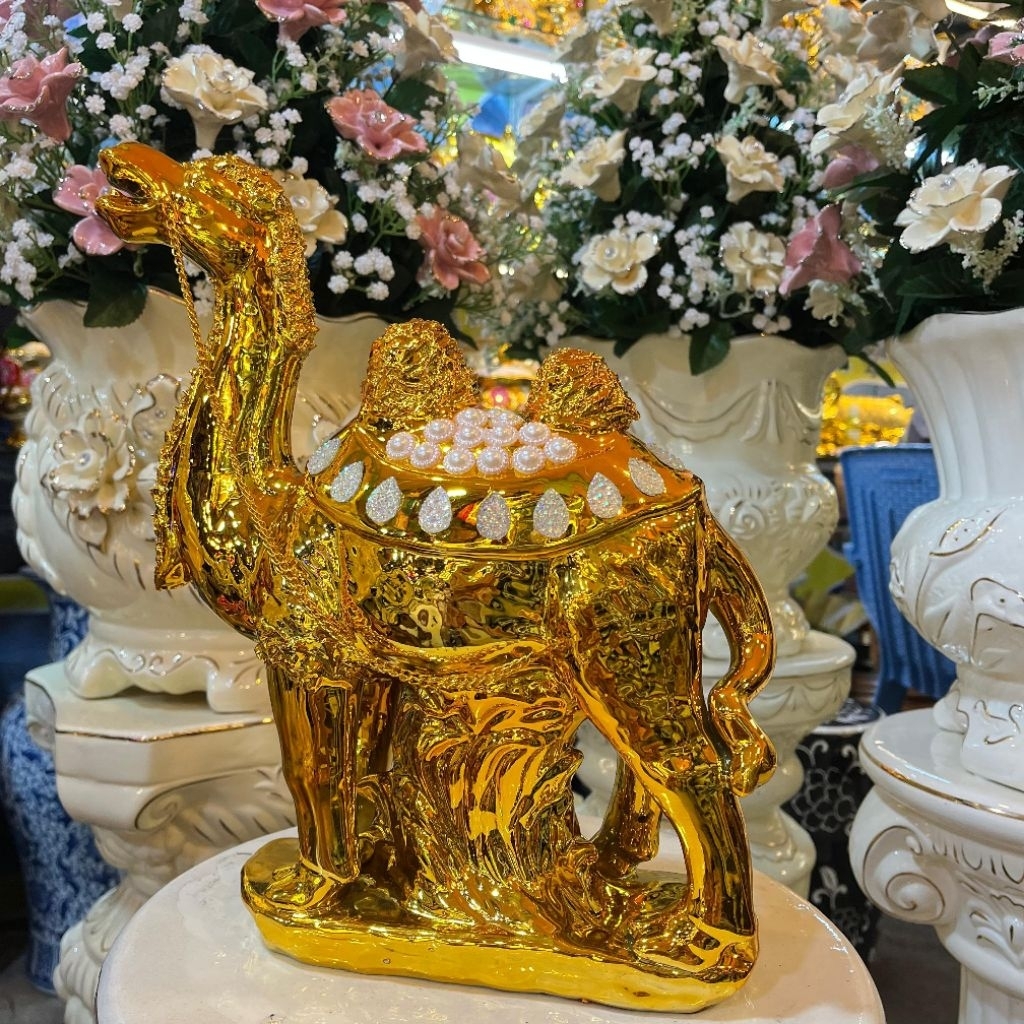 Pajangan keramik hewan unta