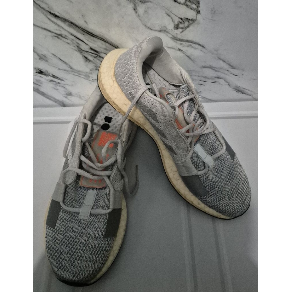 Sepatu Adidas Boost Pria Original Second US 7.5 / 25.5cm Abu-abu Tanpa Box