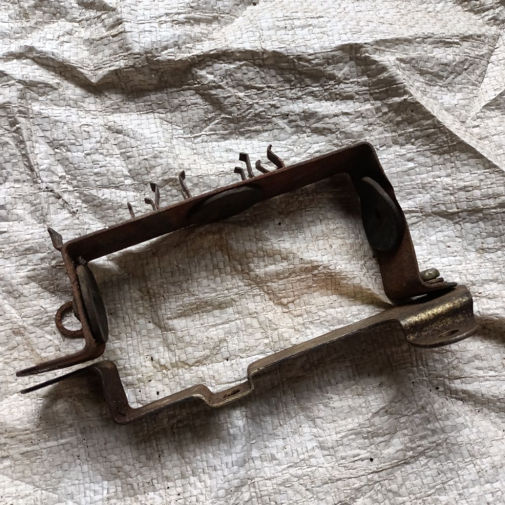 Bracket brecket braket breket pangkon dudukan aki Honda Megapro primus mp lama old mp hiu original c