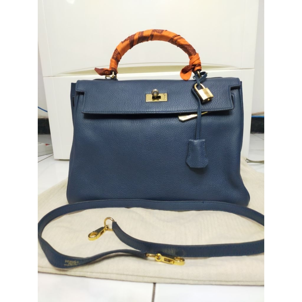 Tas Wanita Biru Tua - Kulit Asli, Desain Elegan untuk Setiap Acara