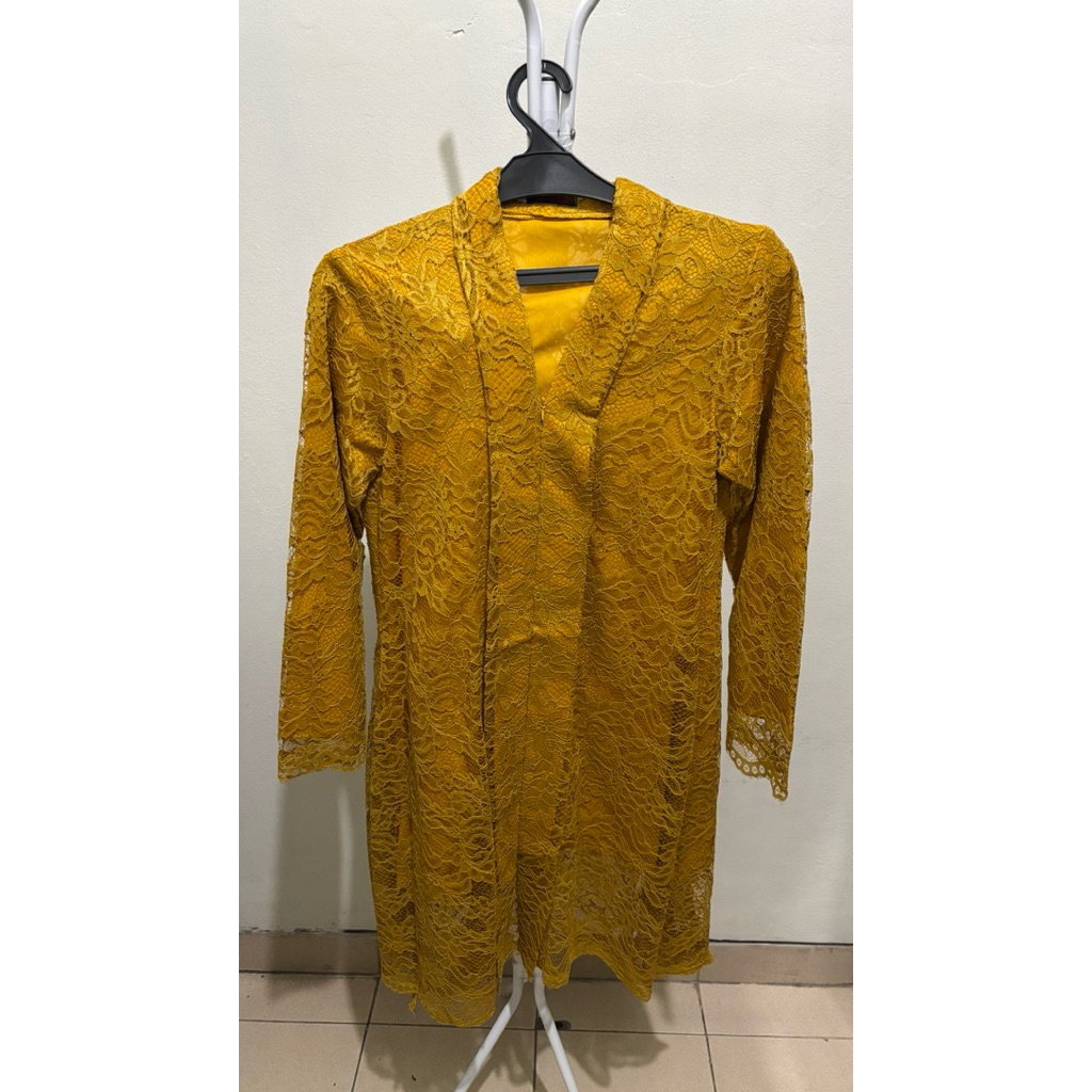 kebaya Kuning Brokat