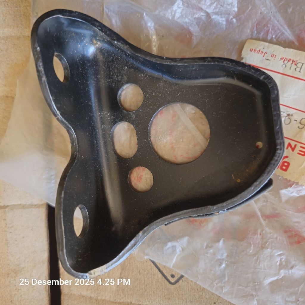 plat dudukkan Stir honda Astrea. 53101-GB6-921