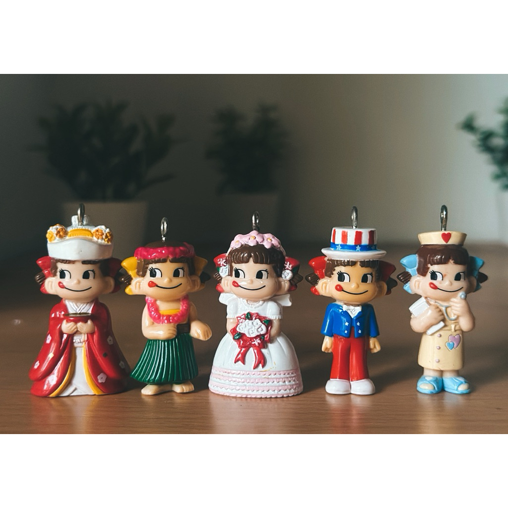 Figure Keychain Peko Chan Vintage Charm B