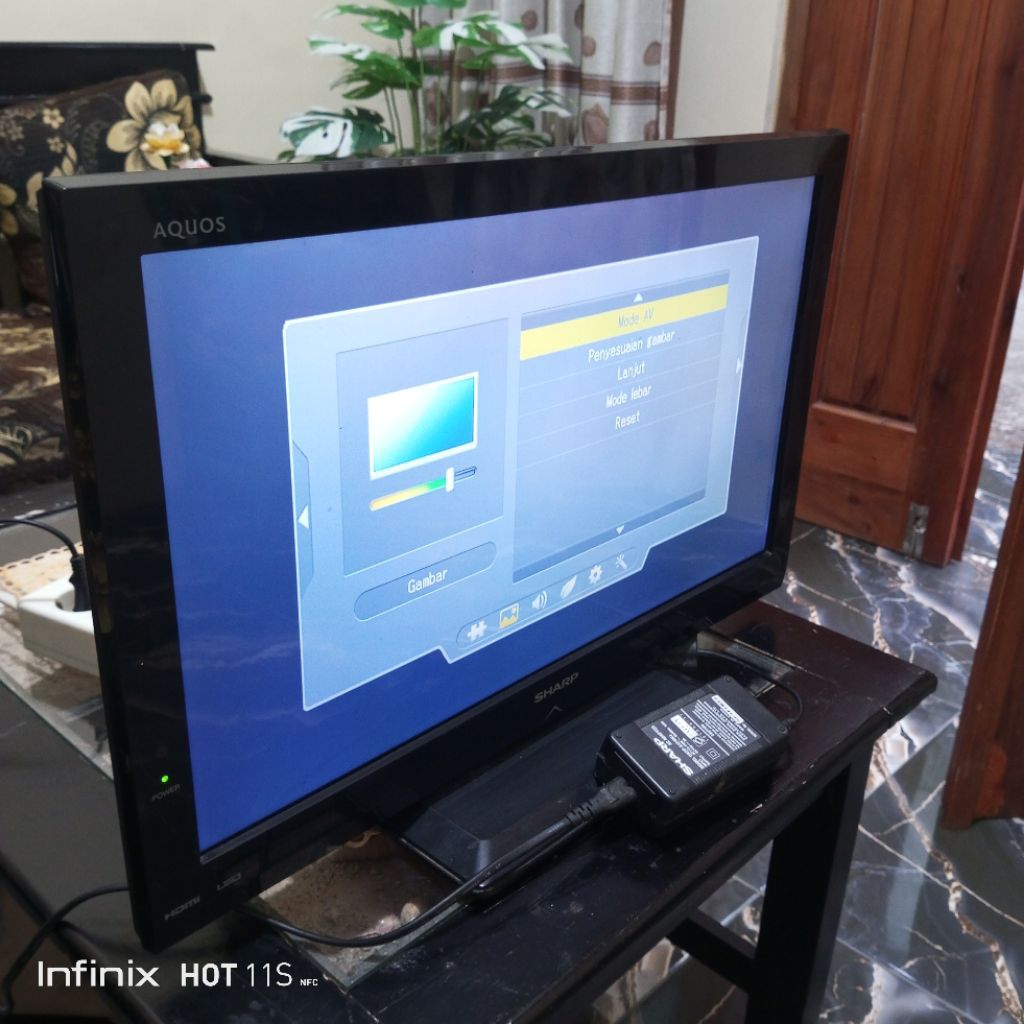 TV LED Sharp Analog 24inch