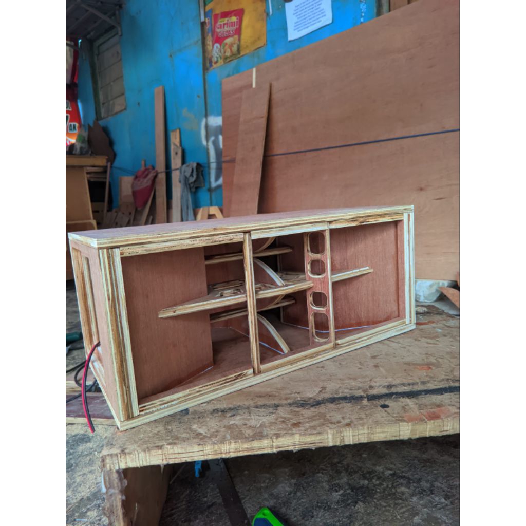 BOX SPEAKER 8 INCH TRIPLEK SEMI MERANTI 12MM