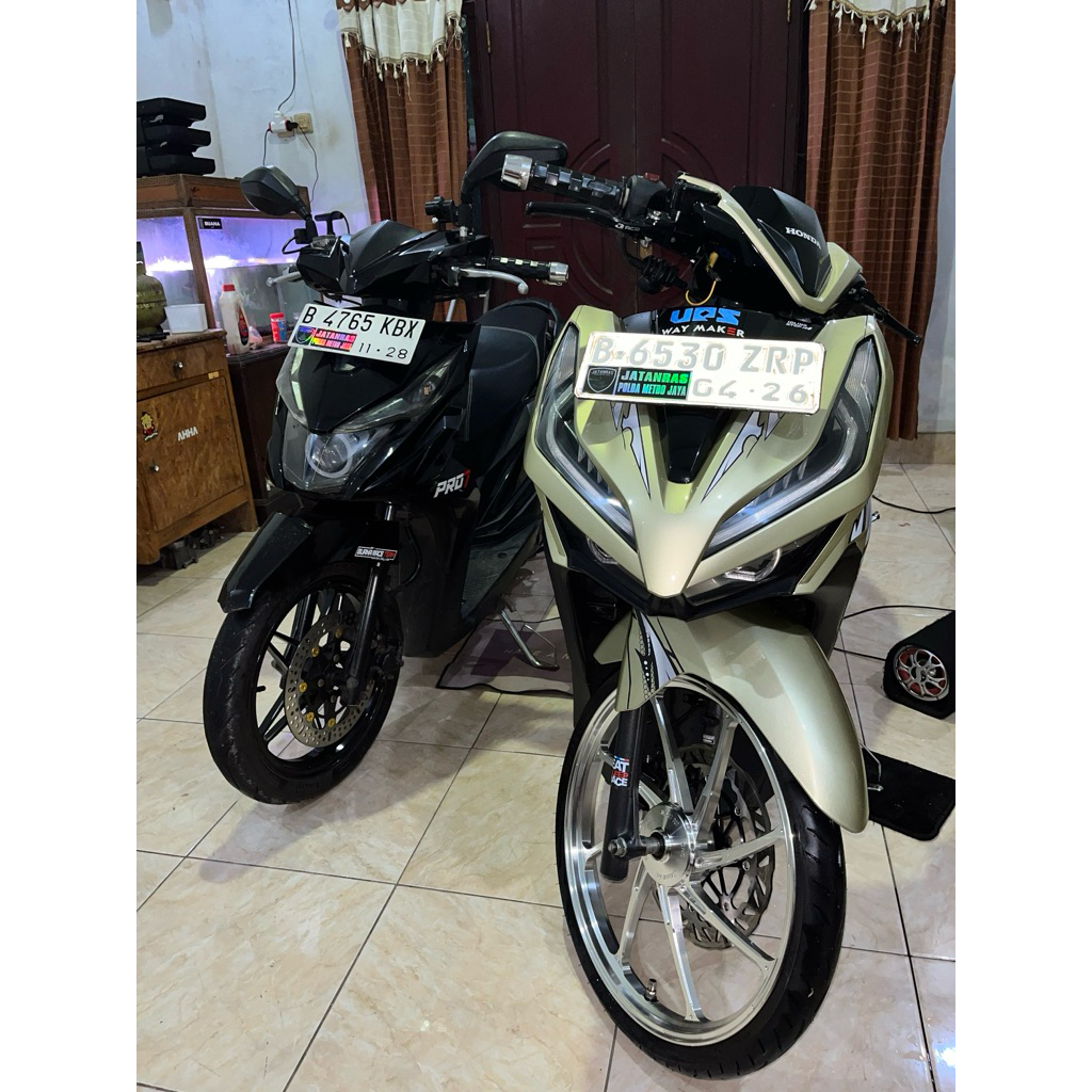 Plat nomor reflektif motor