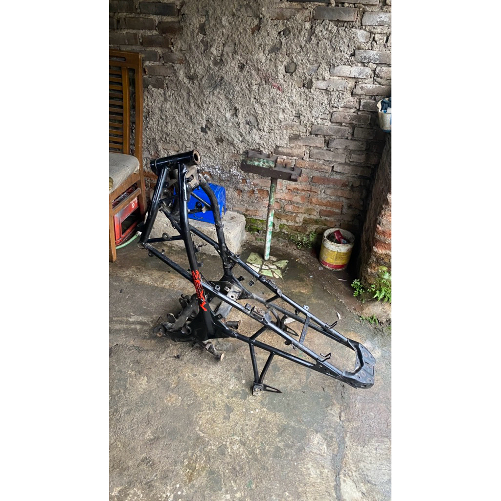 Rangka Set Standar 1 dan Standar 2 CB150R K56 Or