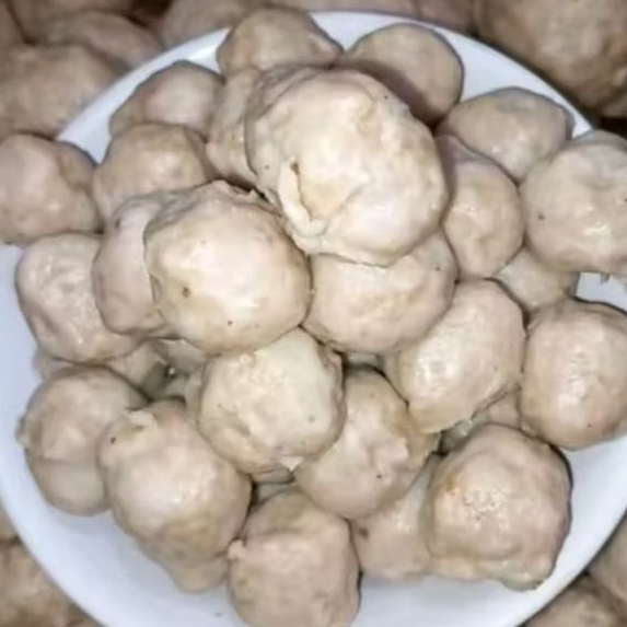 bakso.ayam.jaya campur 2 pcs bakso isi telur puyuh 2 pcs isi cincang 6 pcs polos