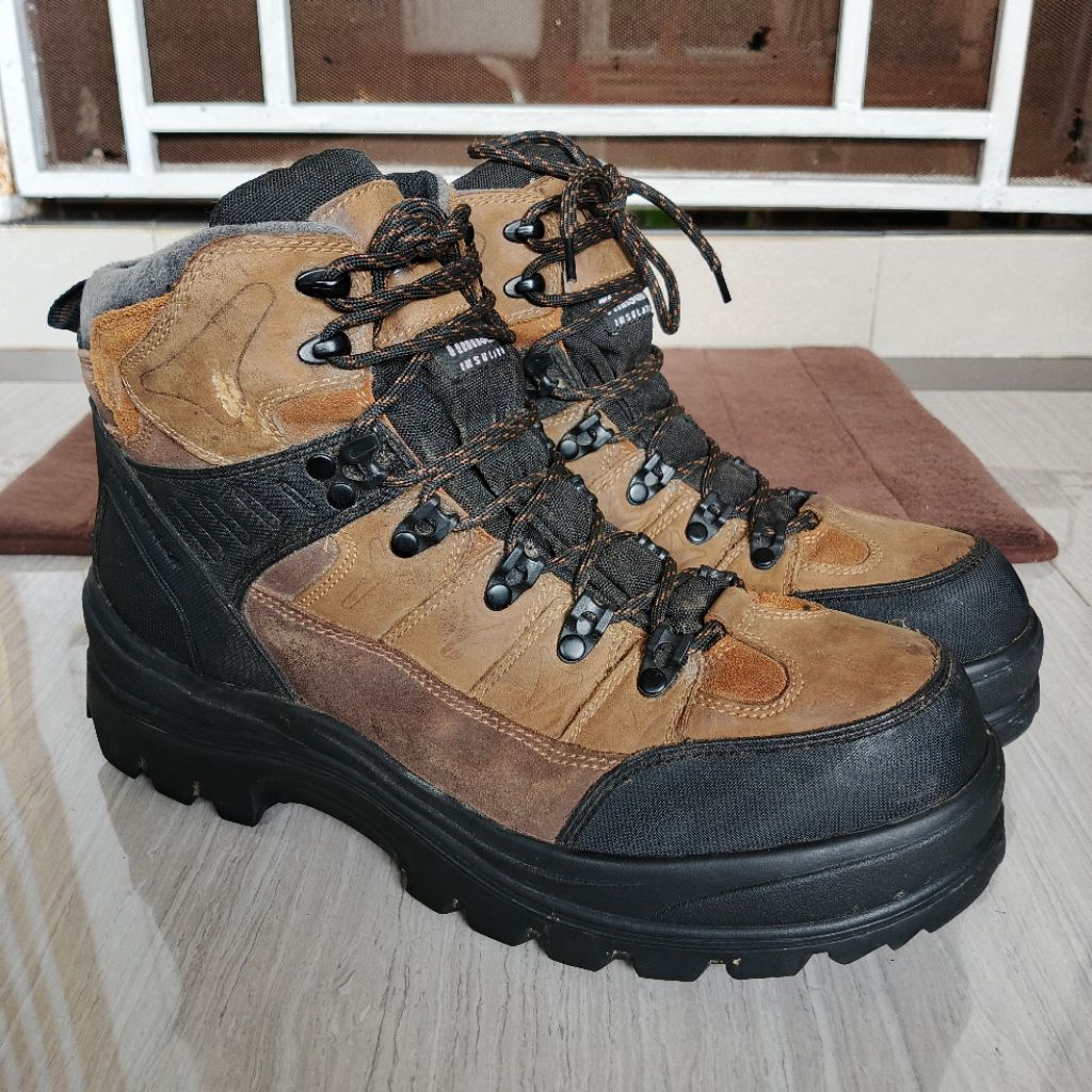 LAKE & TRAIL Thinsulate Waterproof Hiking Outdoor Mid Boots Nubuck Black and Brown Leather Authentic