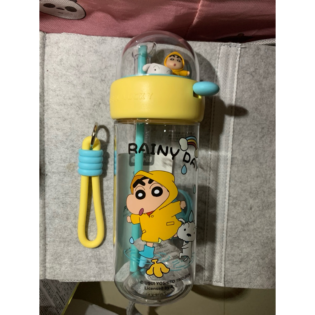 Tumbler Shinchan raincoat license colour yellow