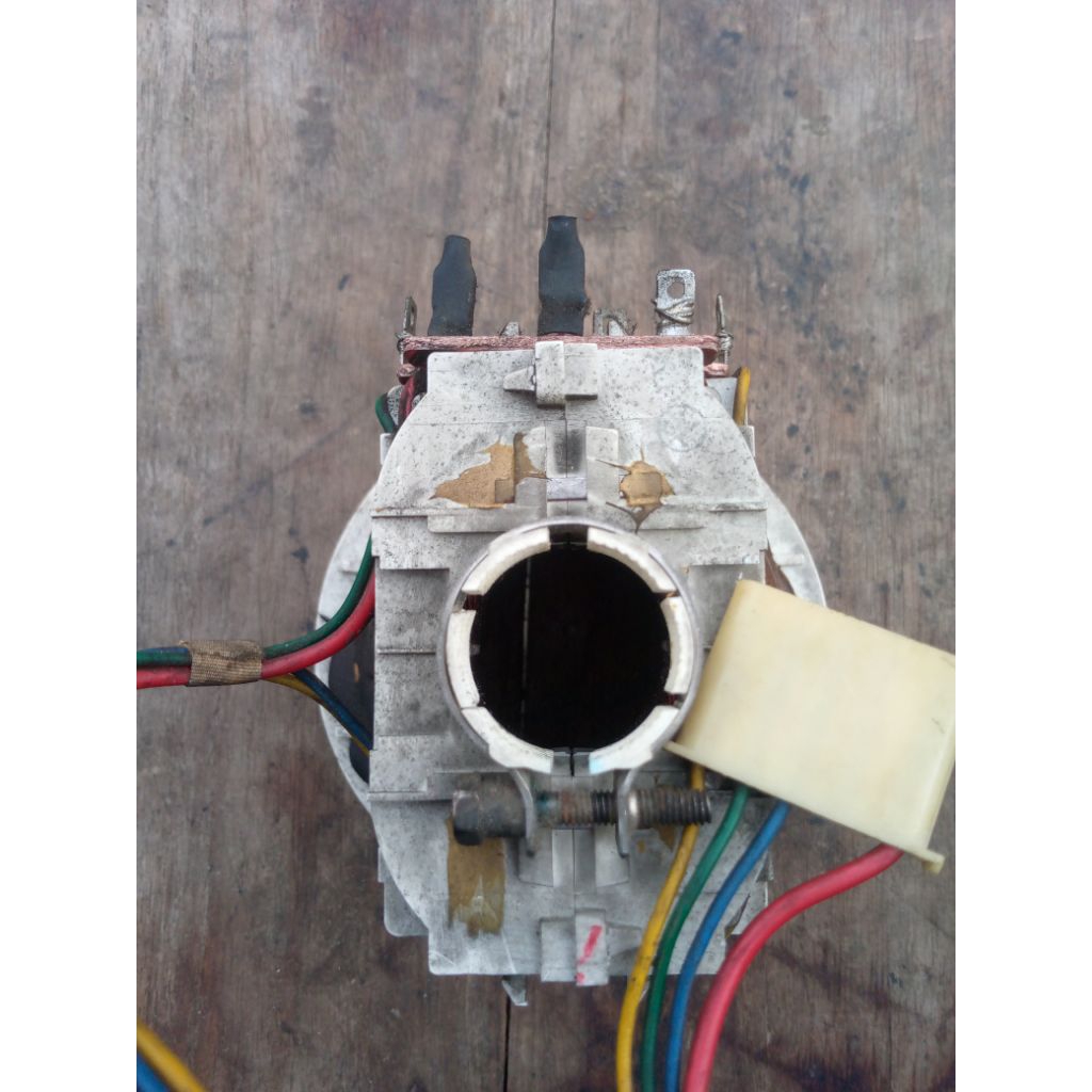 yoke, konde TV tabung cembung 14inc merk sharp, normal.